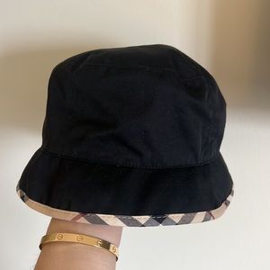Burberry London bucket hat